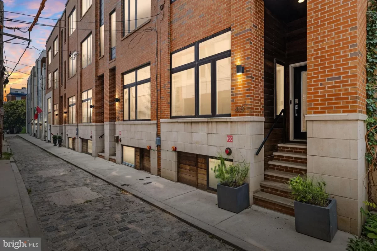 3BR Townhouse for Sale in Philadelphia, PA