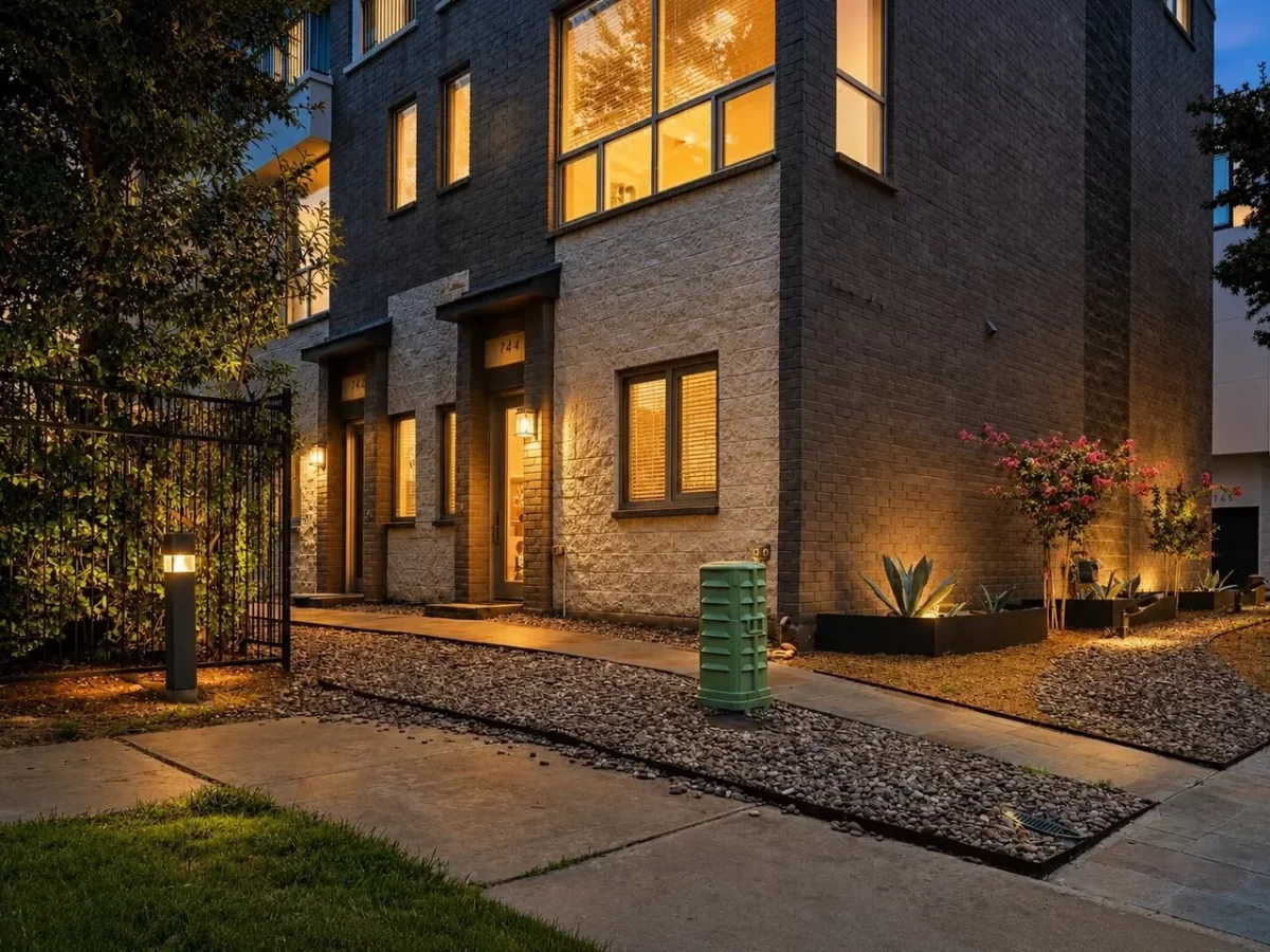 3BR Townhouse for Sale in Dallas, TX