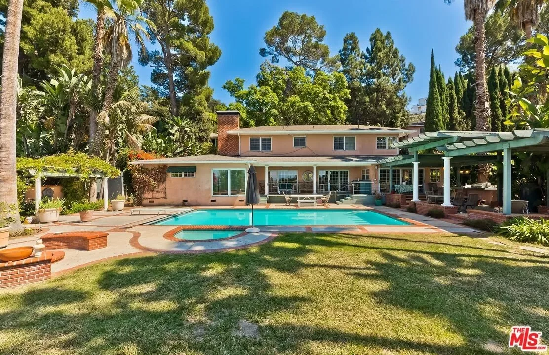 5BR House for Sale in Los Angeles, CA