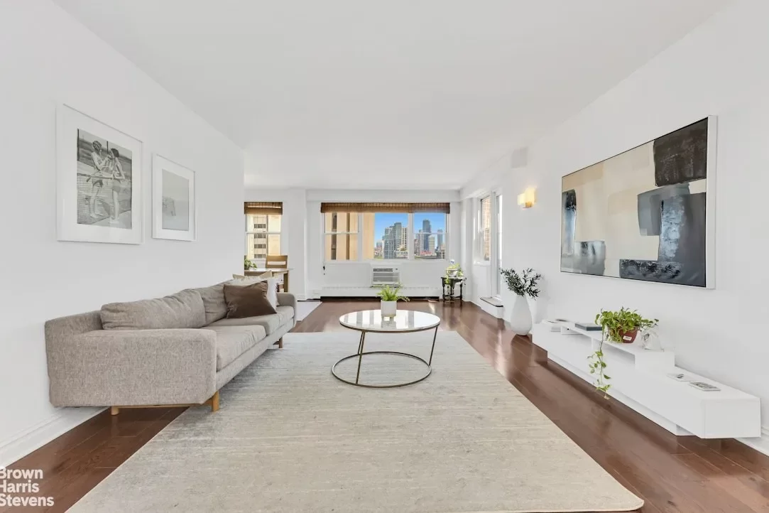 2BR House for Sale in Manhattan, NY