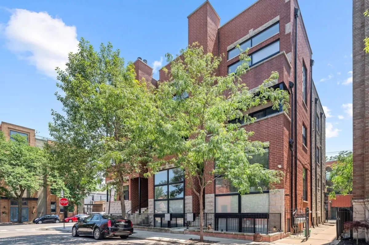 2BR Condo for Sale in Chicago, IL