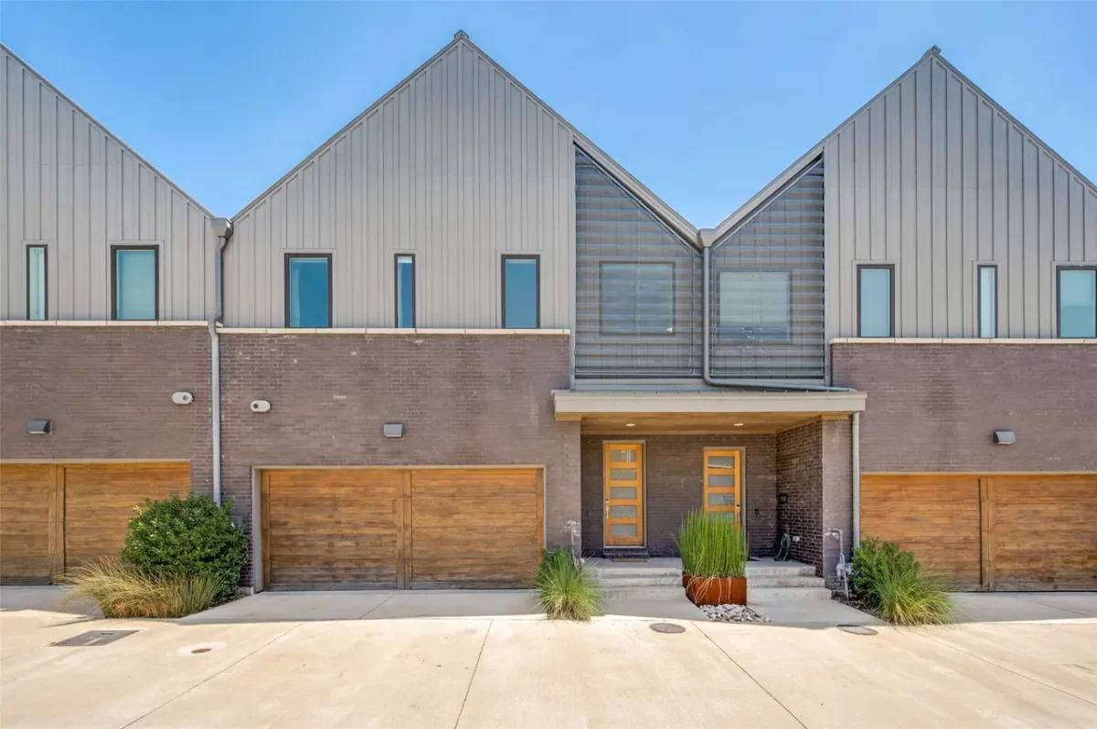 3BR Townhouse for Sale in Dallas, TX