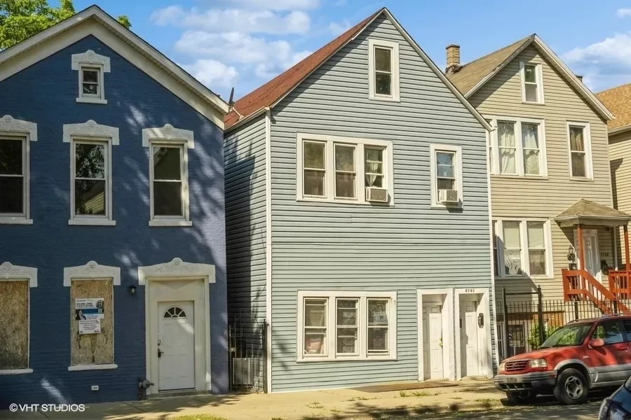 7BR Multi-Family for Sale in Chicago, IL