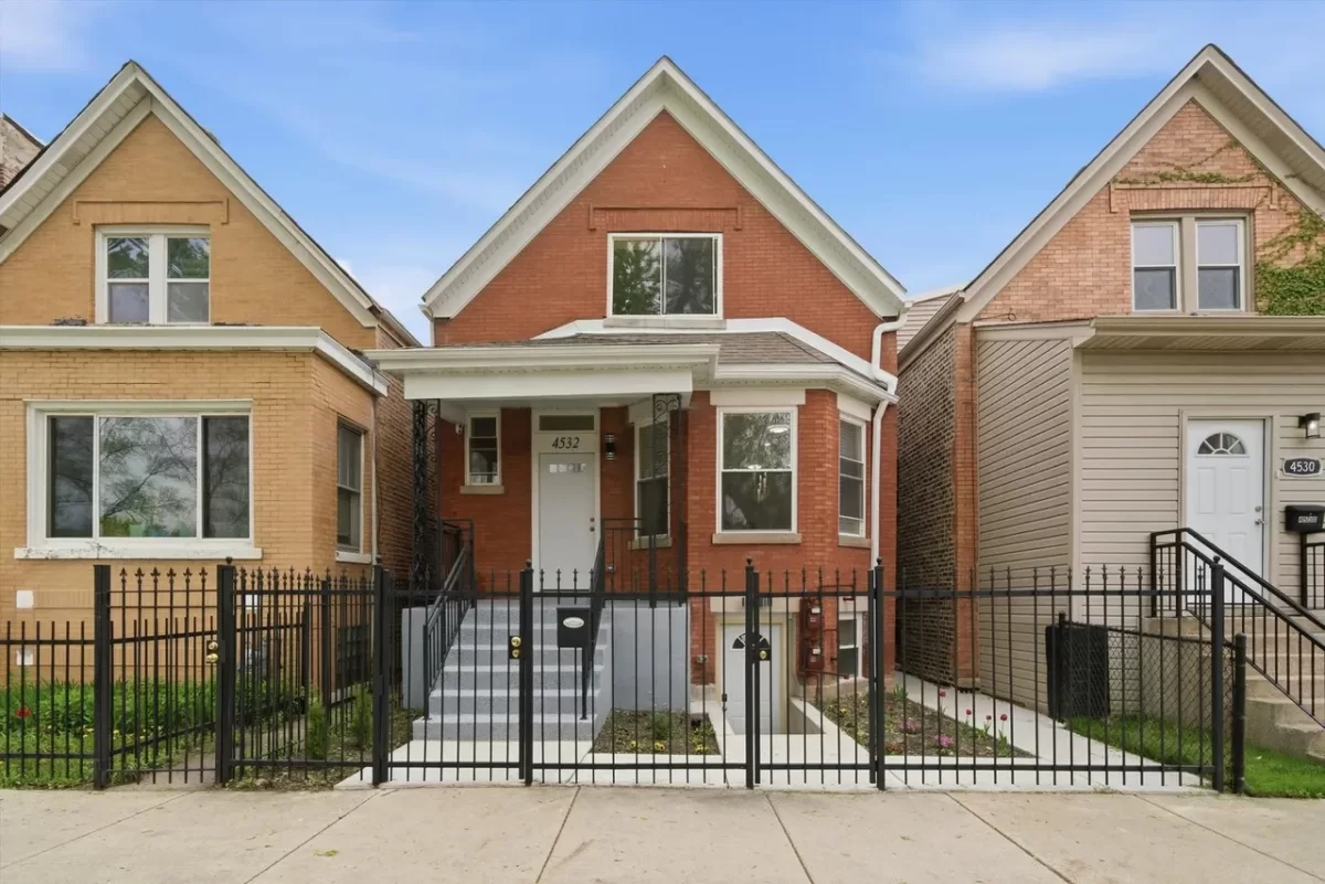 5BR Multi-Family for Sale in Chicago, IL