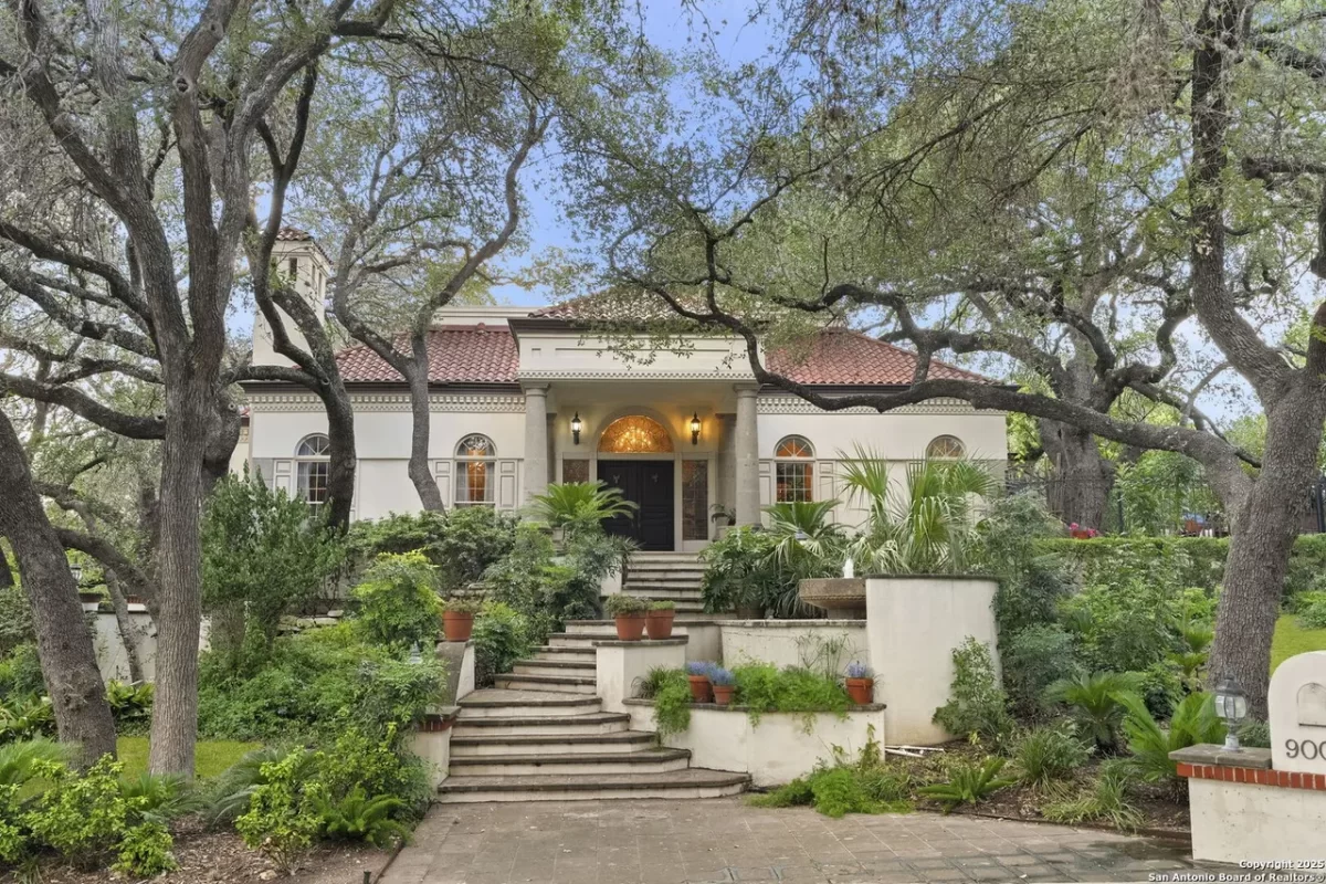 6BR House for Sale in San Antonio, TX