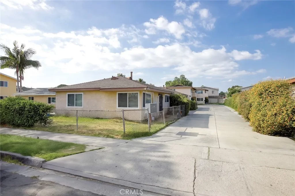 12BR Multi-Family for Sale in Bell Gardens, CA