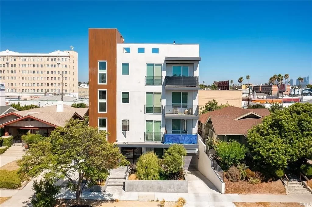 3BR Multi-Family for Sale in Los Angeles, CA
