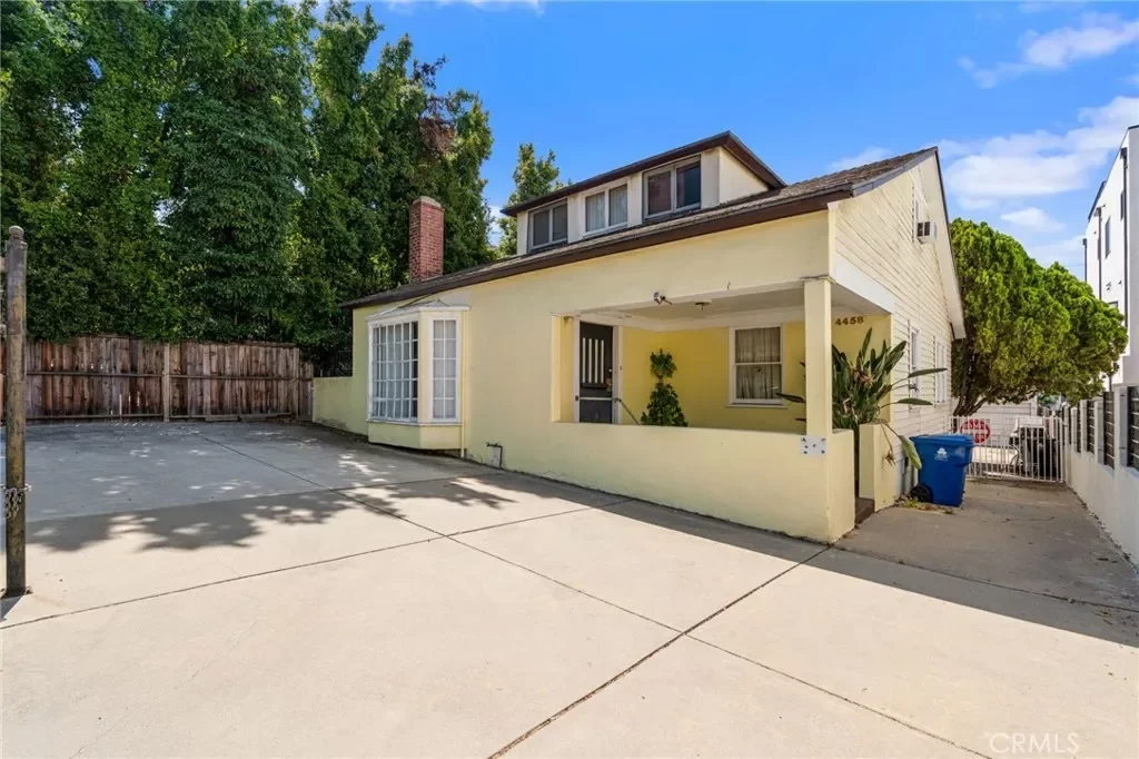 4BR Multi-Family for Sale in Los Angeles, CA