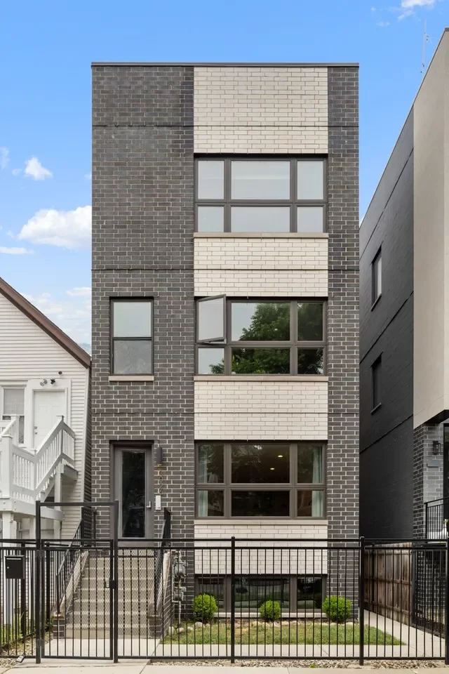3BR Condo for Sale in Chicago, IL