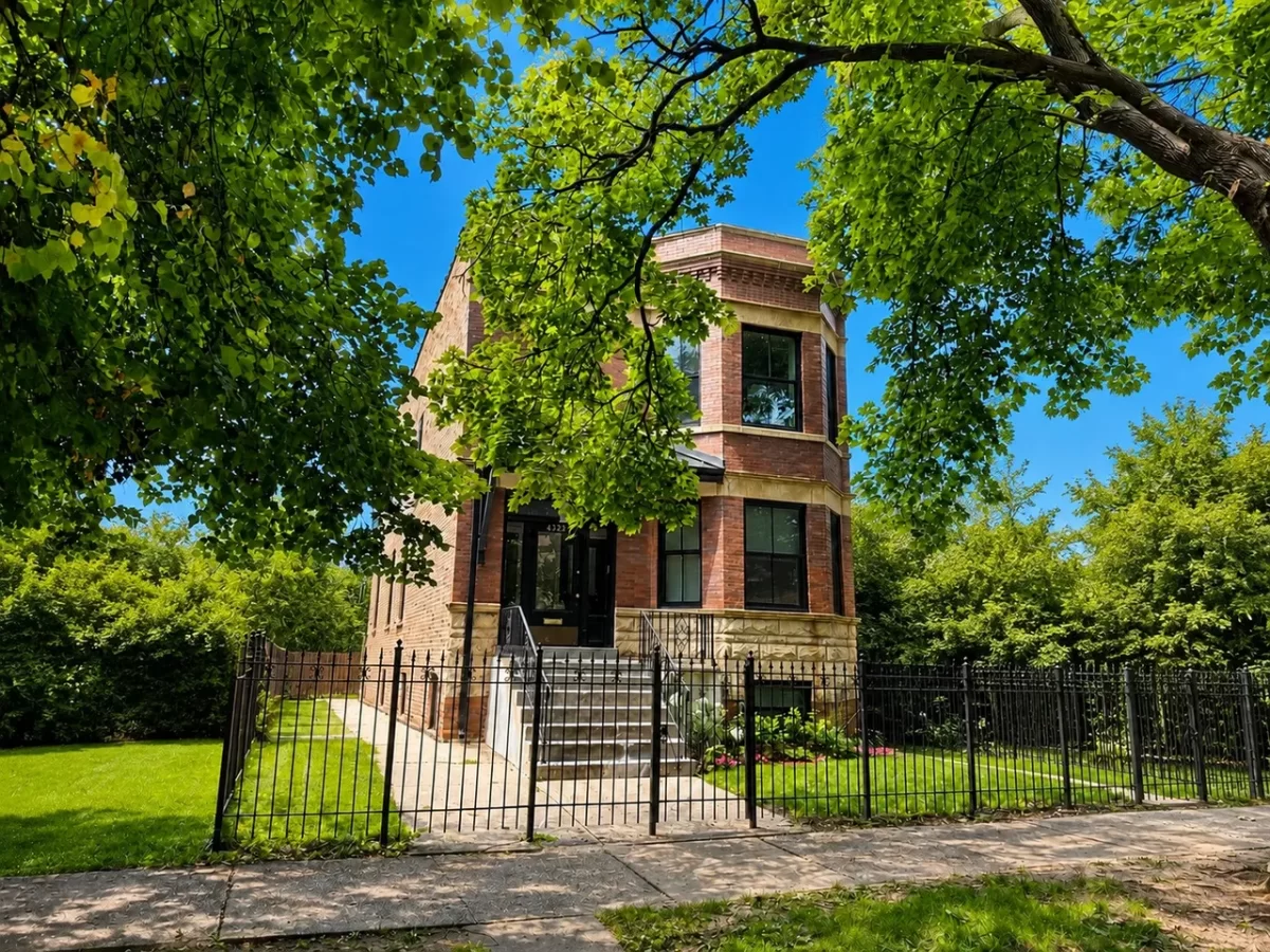 2BR House for Rent in Chicago, IL
