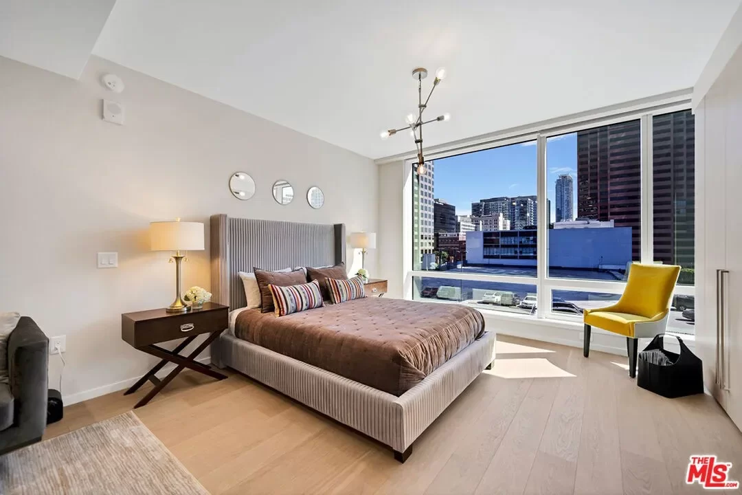 Condo for Sale in Los Angeles, CA