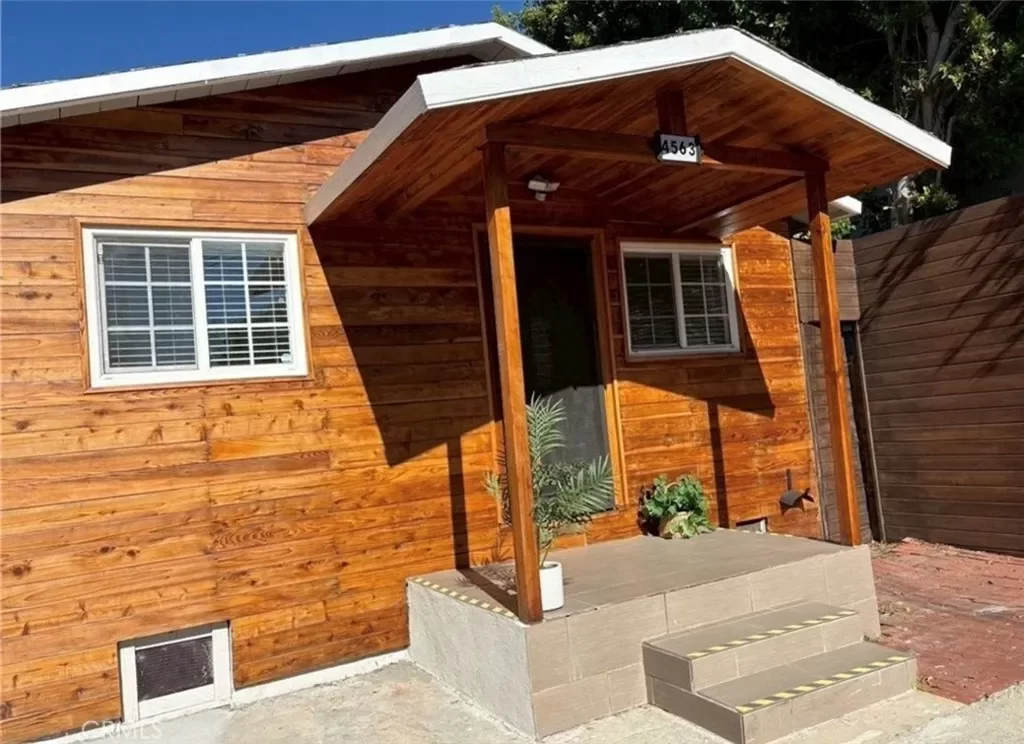 4BR Multi-Family for Sale in Los Angeles, CA