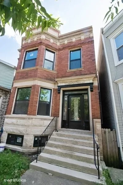 5BR Multi-Family for Sale in Chicago, IL