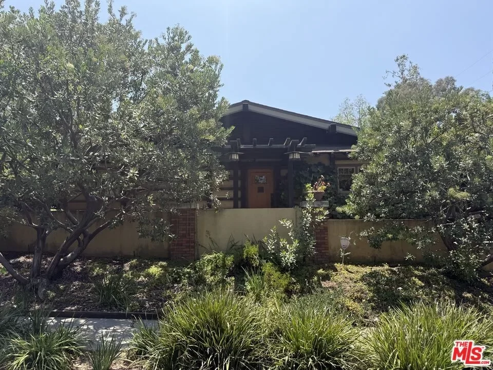 2BR House for Sale in Los Angeles, CA