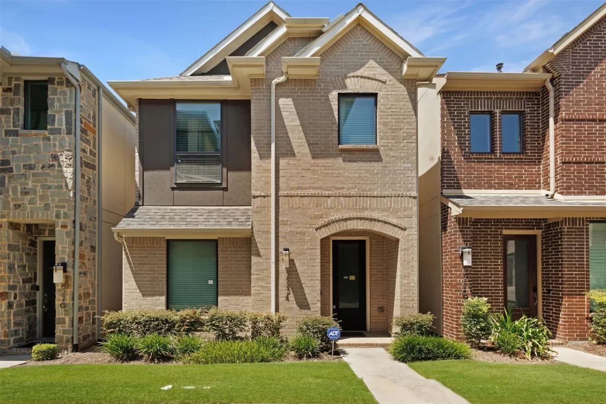 2BR Townhouse for Sale in Dallas, TX