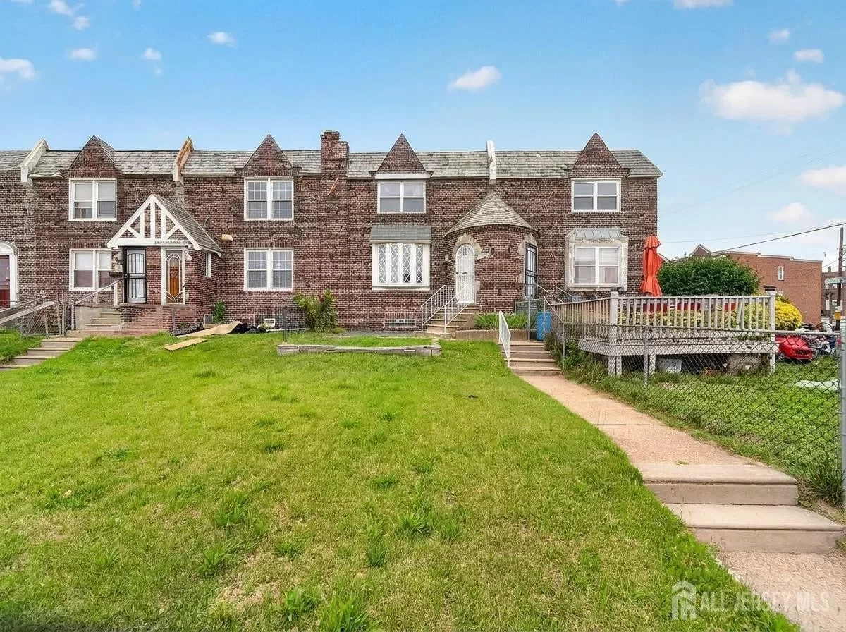 3BR House for Sale in Camden, NJ
