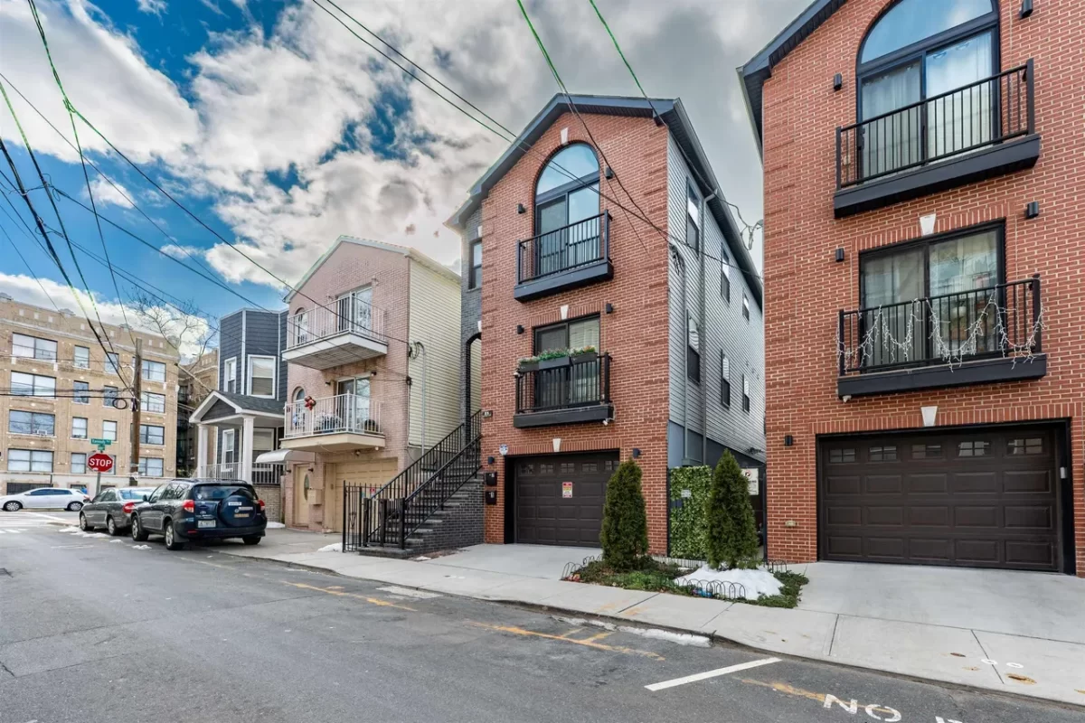 3BR Condo for Sale in Jersey City, NJ