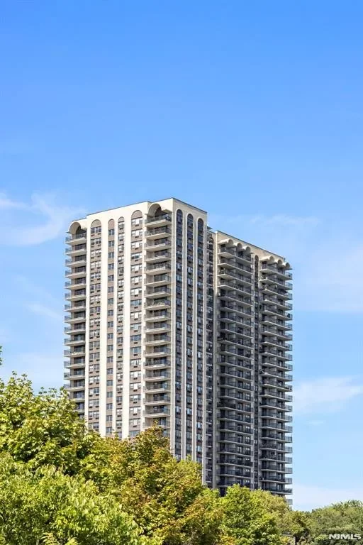 2BR Condo for Rent in North Bergen, NJ