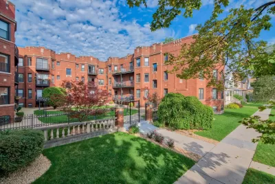 2BR House for Rent in Chicago, IL