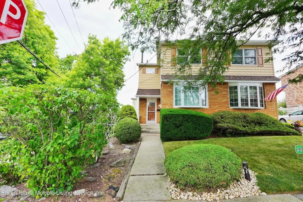 3BR House for Sale in Staten Island, NY