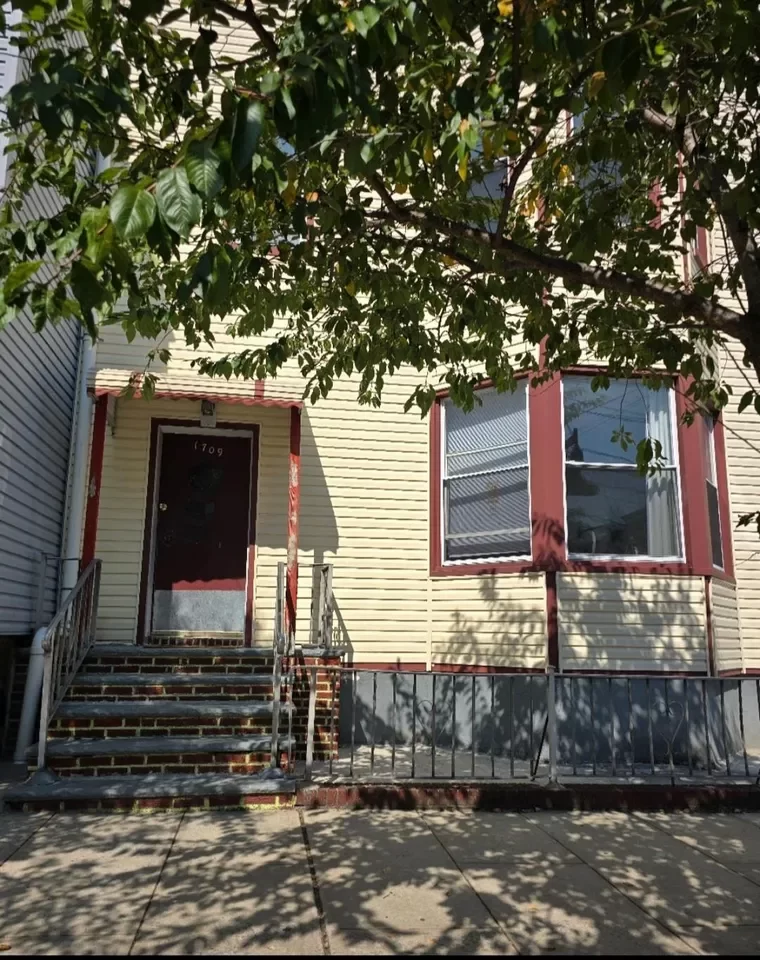 4BR Multi-Family for Rent in Union City, NJ