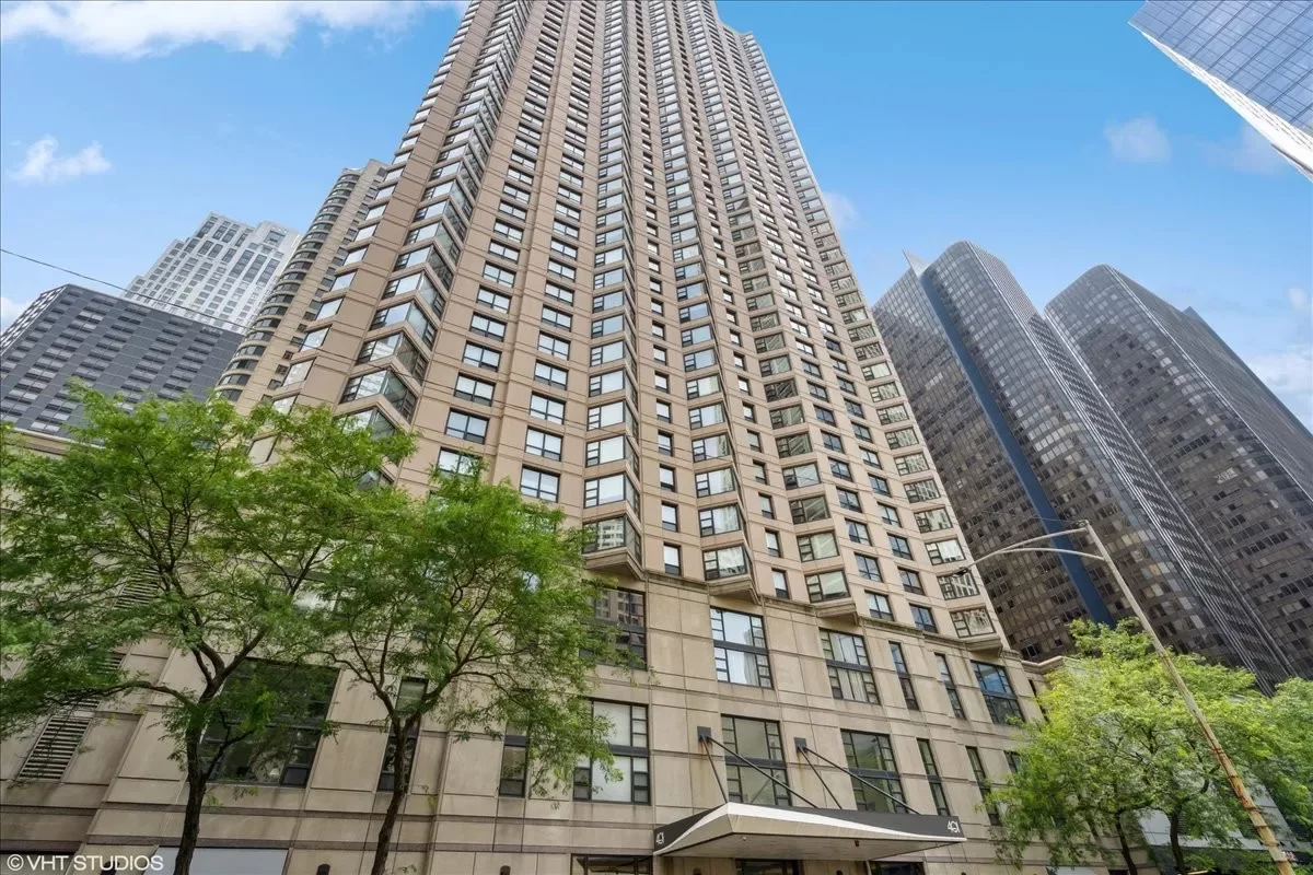2BR Condo for Sale in Chicago, IL
