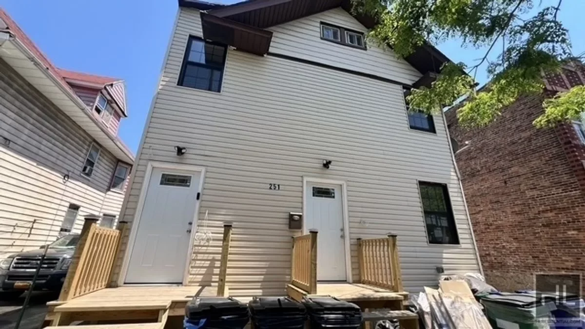 2BR Townhouse for Rent in Brooklyn, NY