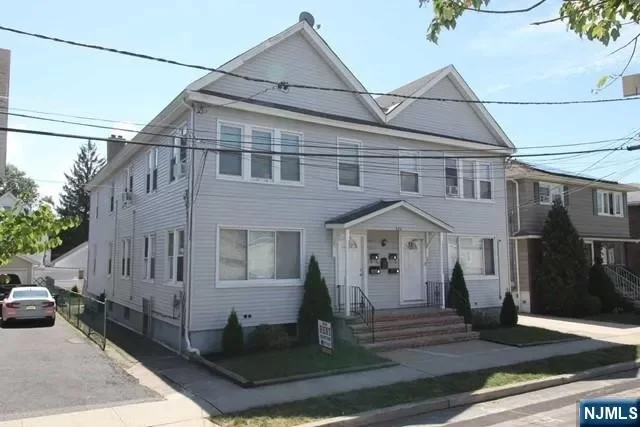 4BR Multi-Family for Rent in Lyndhurst, NJ