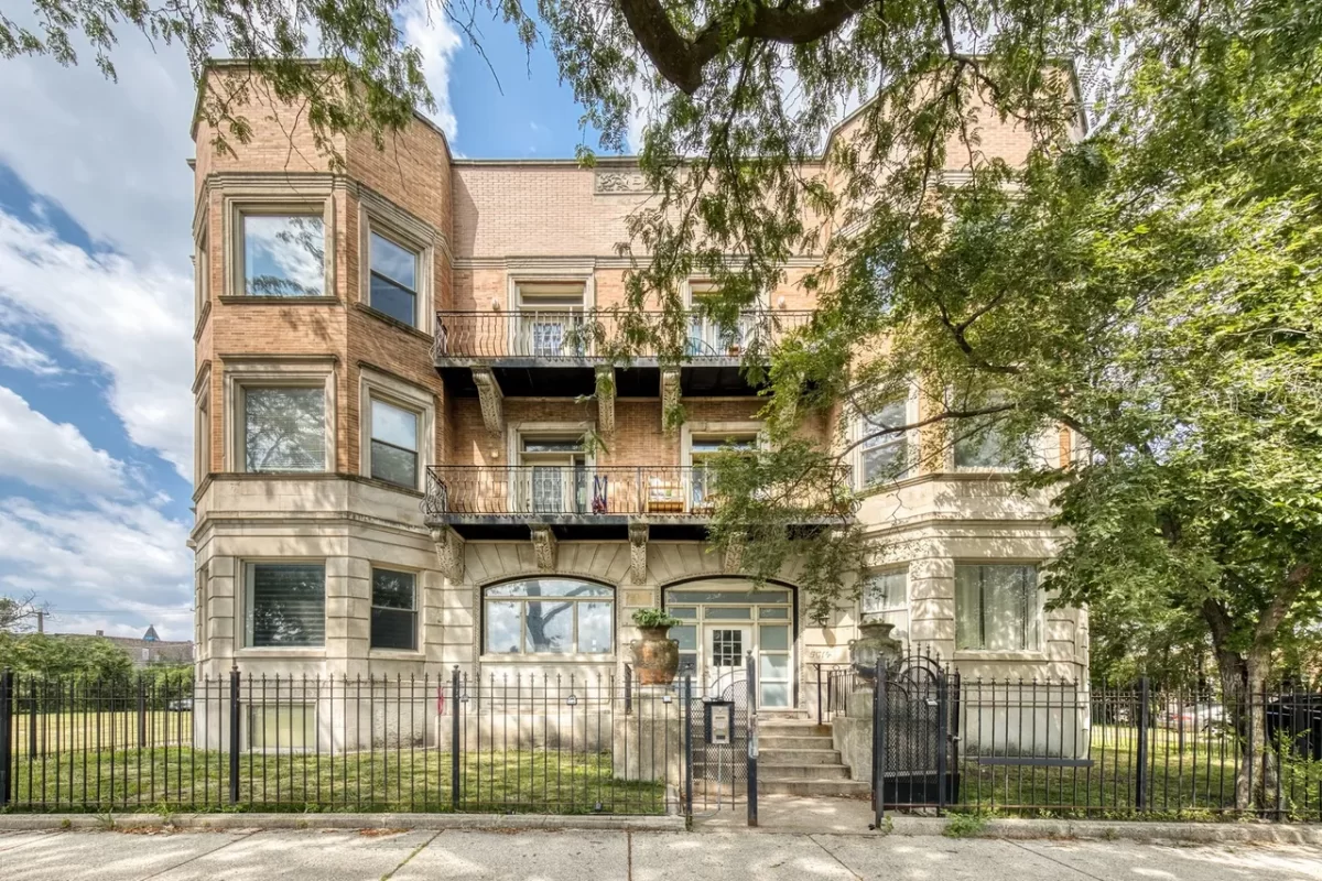 2BR Condo for Sale in Chicago, IL