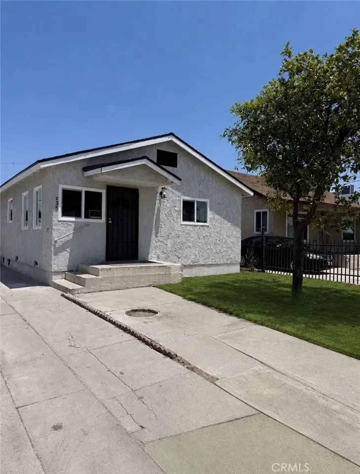 5BR Multi-Family for Sale in Los Angeles, CA