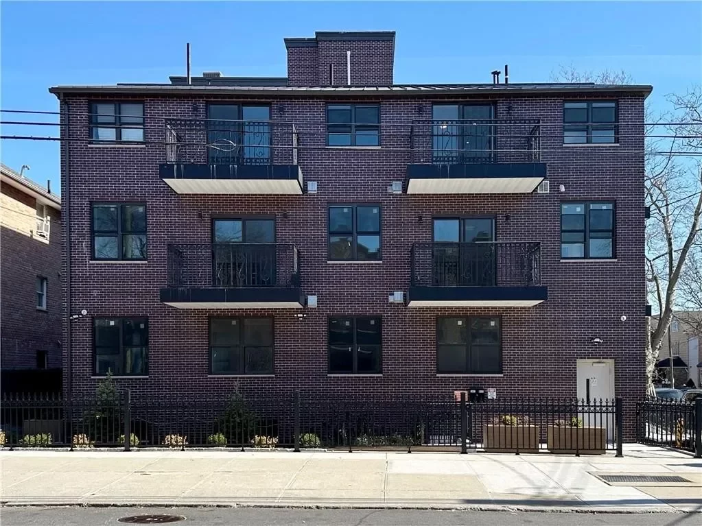2BR Condo for Sale in Brooklyn, NY