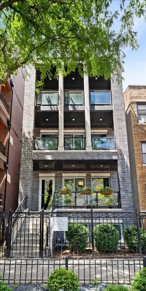 4BR Condo for Sale in Chicago, IL