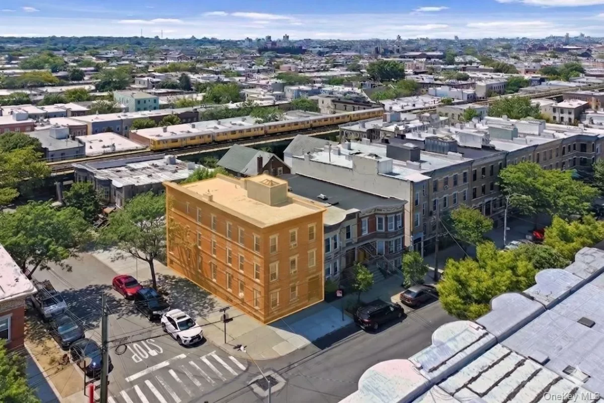 7BR Multi-Family for Sale in Ridgewood, NY