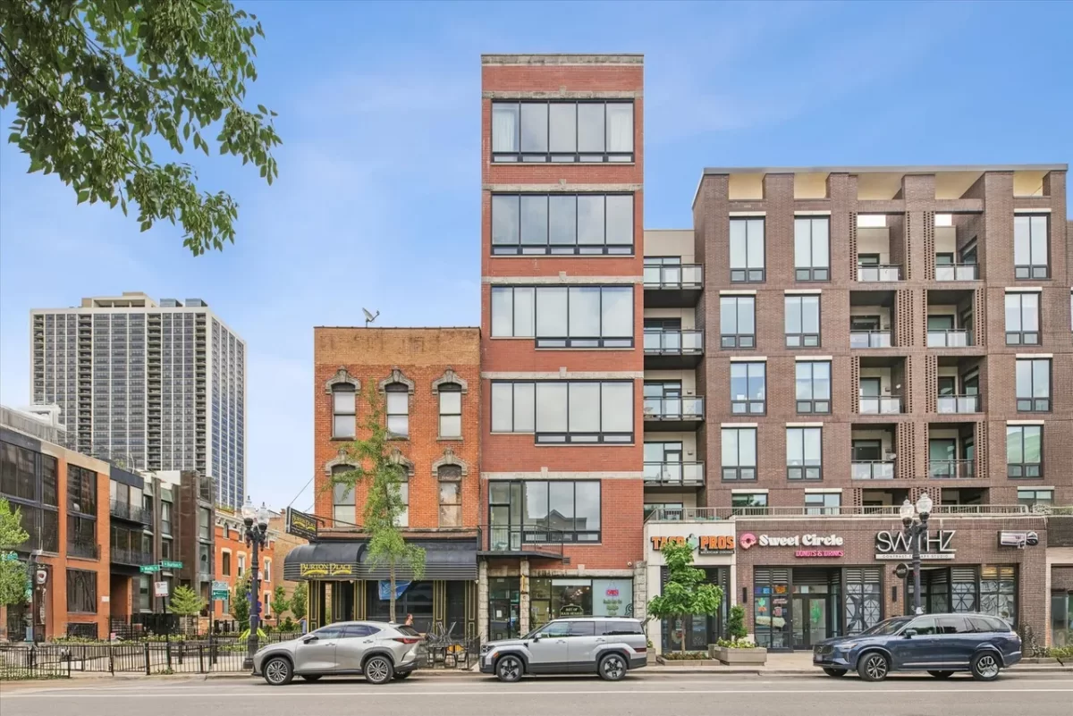 2BR Condo for Sale in Chicago, IL