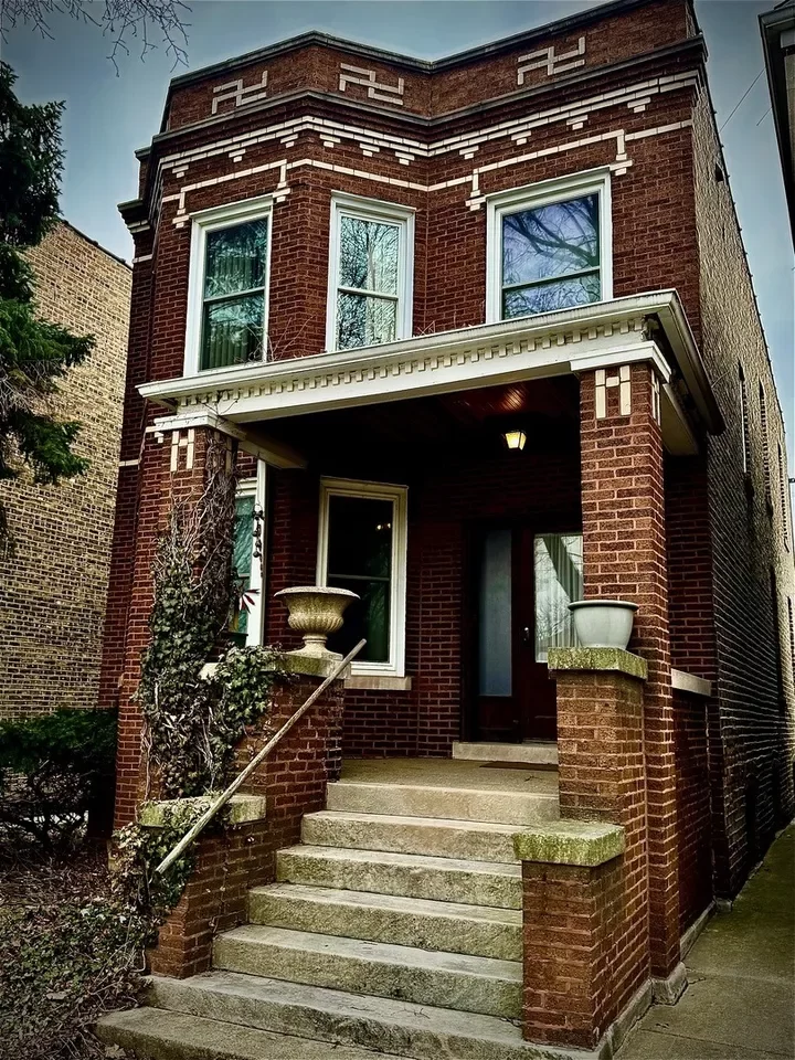 4BR Multi-Family for Sale in Chicago, IL