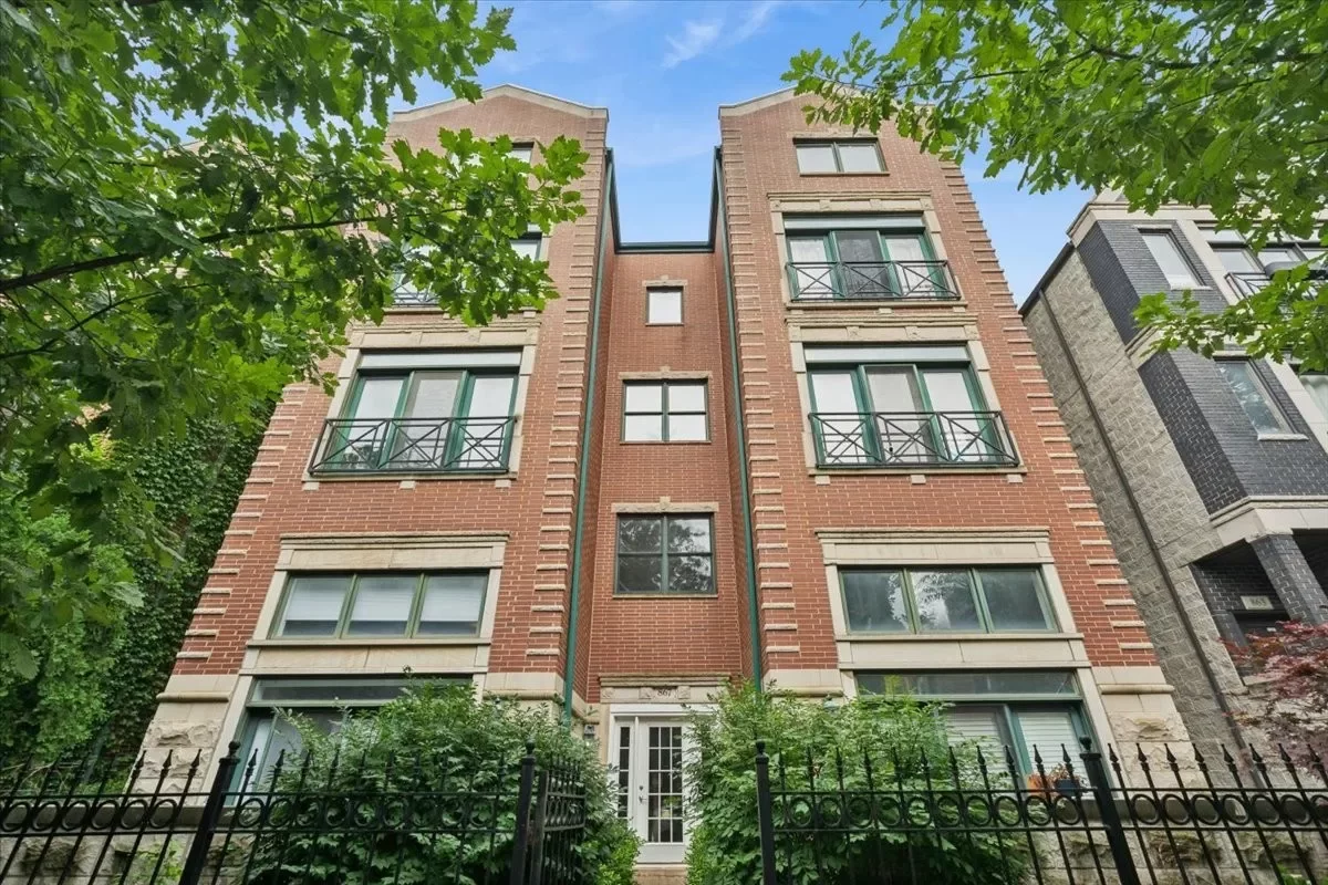 3BR Condo for Sale in Chicago, IL