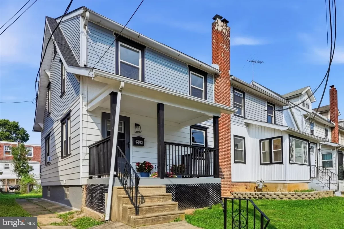3BR Townhouse for Sale in Darby, PA