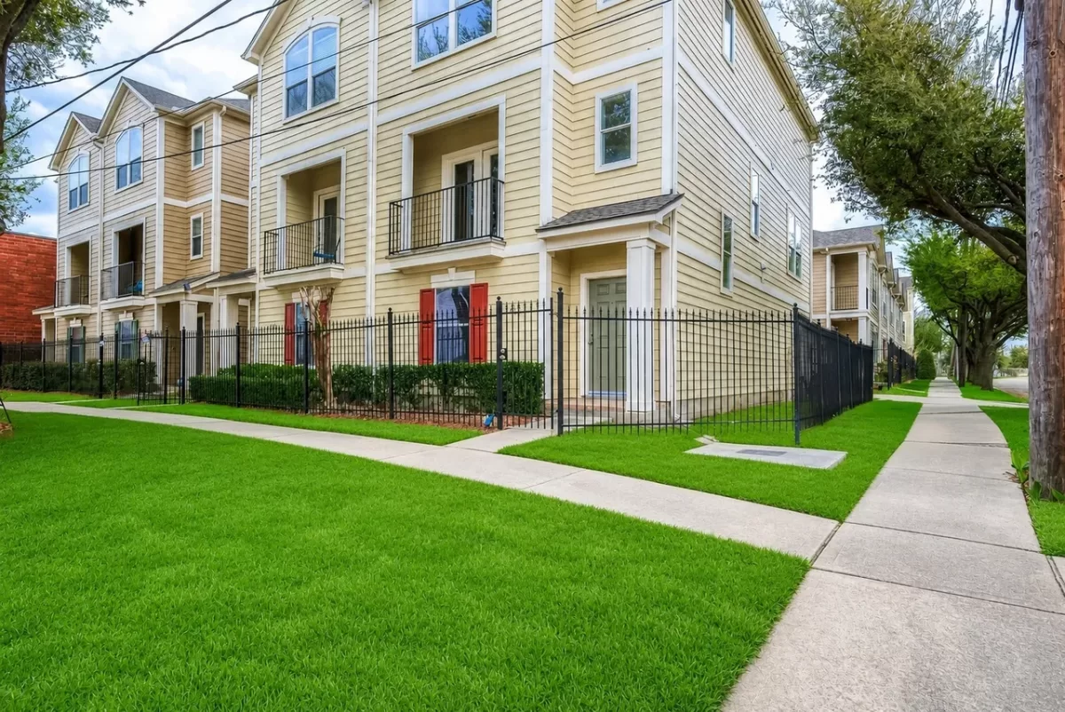 2BR Townhouse for Sale in Houston, TX