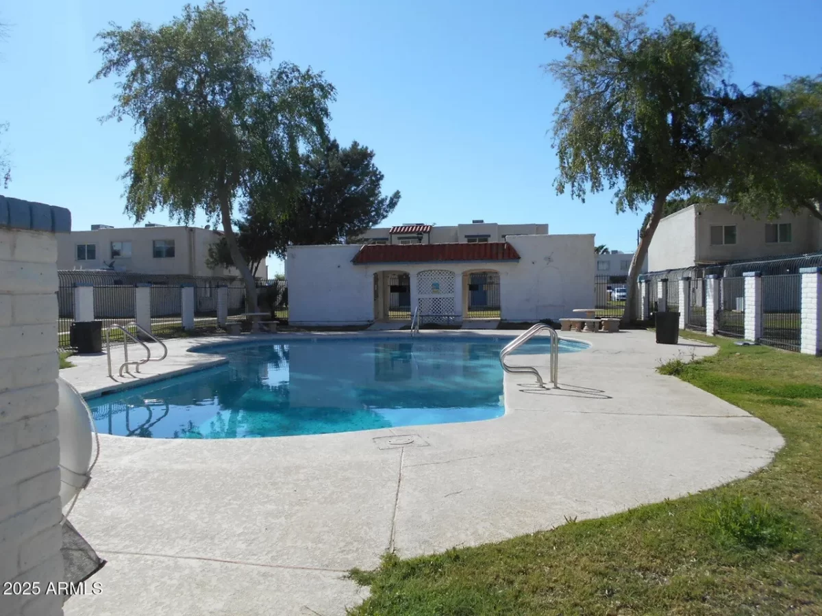 2BR Townhouse for Sale in Phoenix, AZ