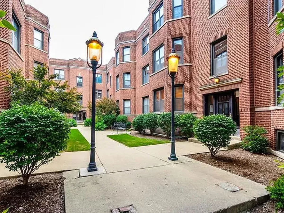 2BR Condo for Rent in Chicago, IL