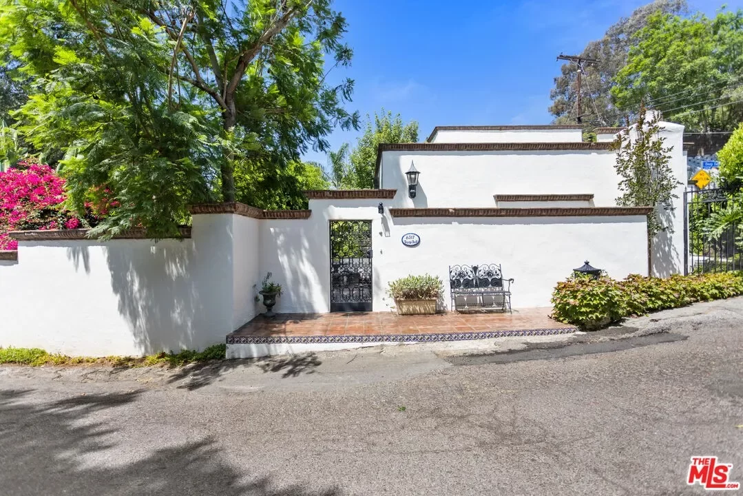 2BR House for Sale in Los Angeles, CA