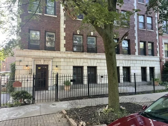2BR Condo for Rent in Chicago, IL