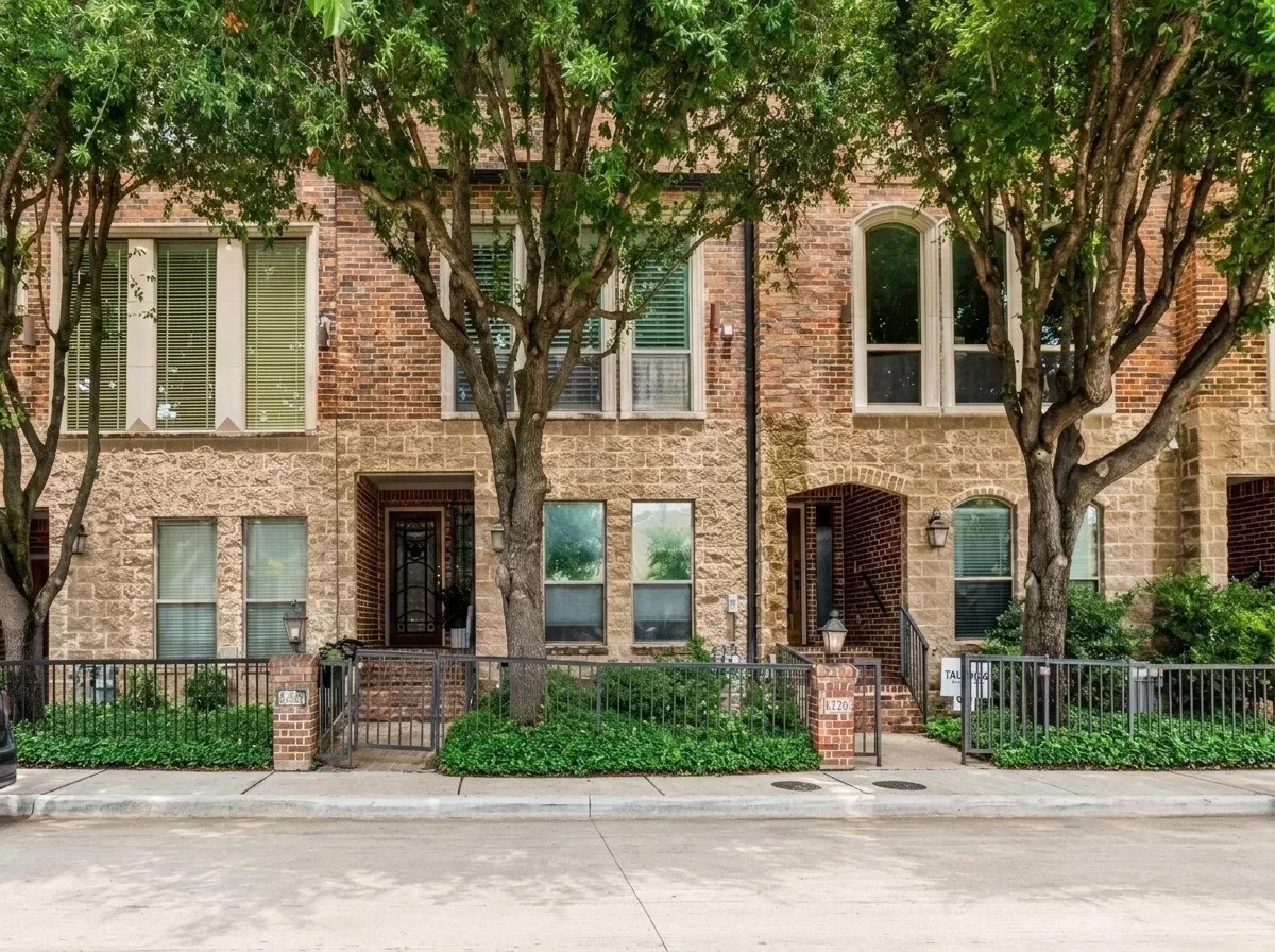 2BR Townhouse for Sale in Dallas, TX