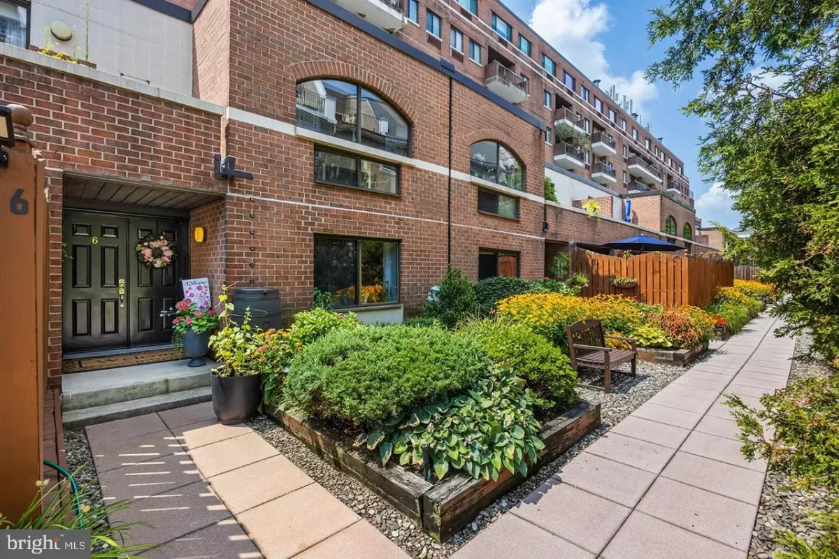 2BR Condo for Sale in Philadelphia, PA