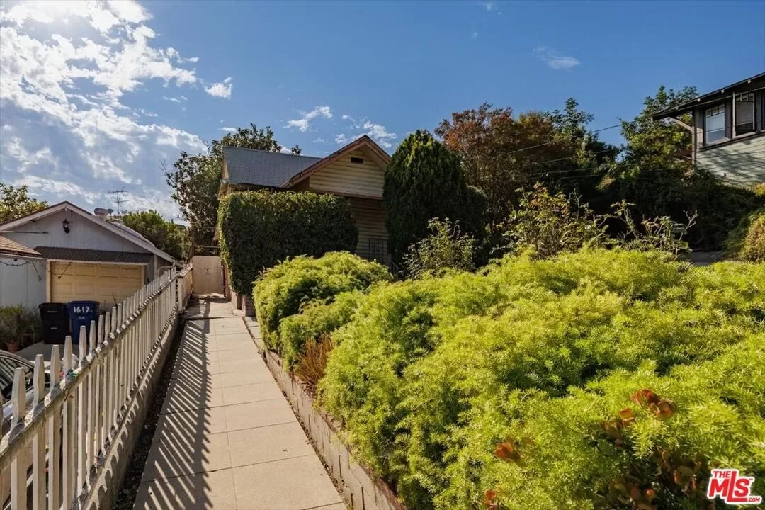 2BR House for Sale in Los Angeles, CA