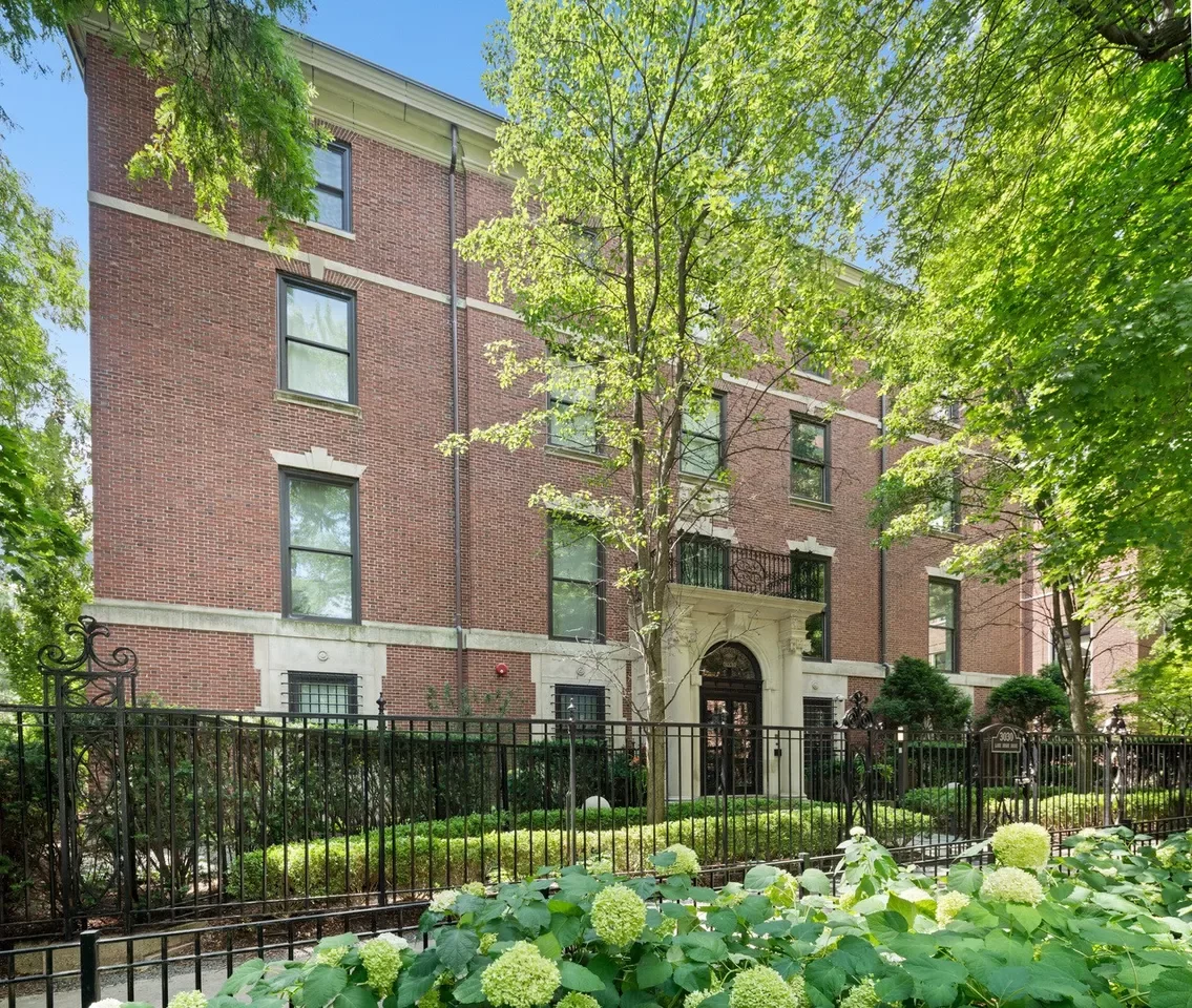 4BR Condo for Sale in Chicago, IL