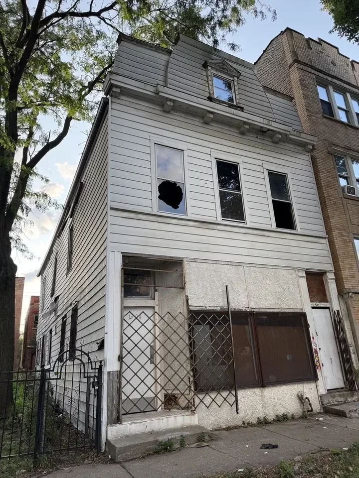 5BR Multi-Family for Sale in Chicago, IL