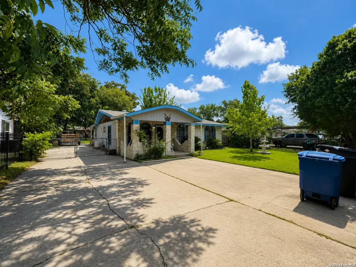 2BR House for Sale in San Antonio, TX