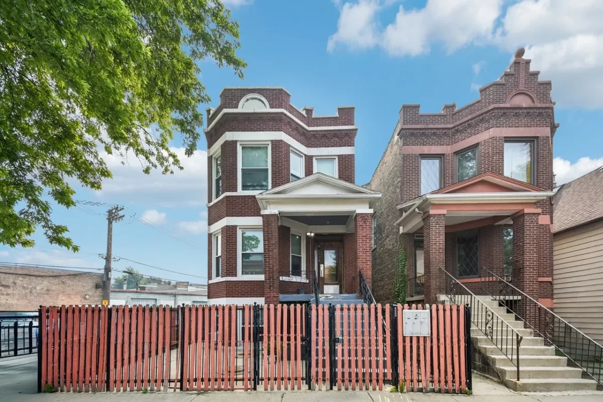 6BR Multi-Family for Sale in Chicago, IL