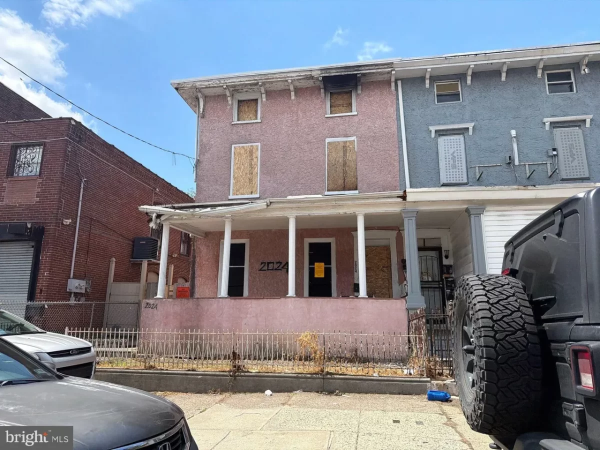 5BR Townhouse for Sale in Philadelphia, PA